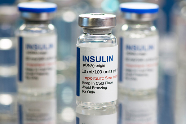 Use multiple use temperature data logger to safely transport insulin